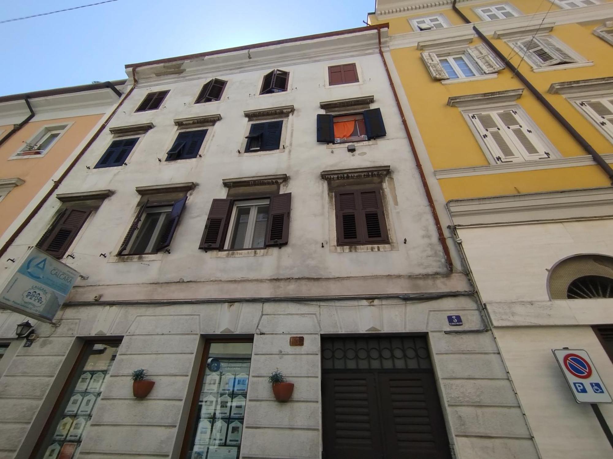 Appartamento Storico In Viale Триест Екстериор снимка